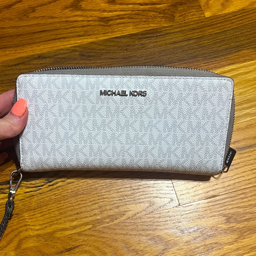 Michael Kors Continential Wallet